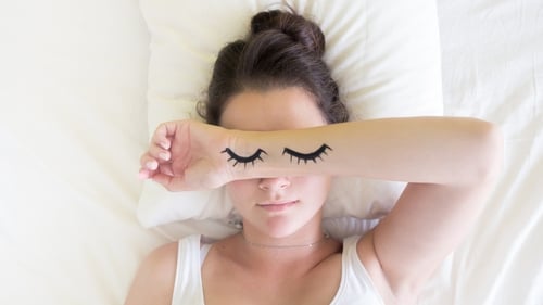 Trouble sleeping in hot weather? Here are 7 expert-backed tips