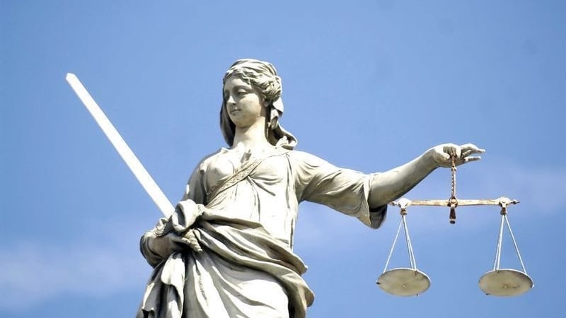 The First Dáil established its own alternative legal system