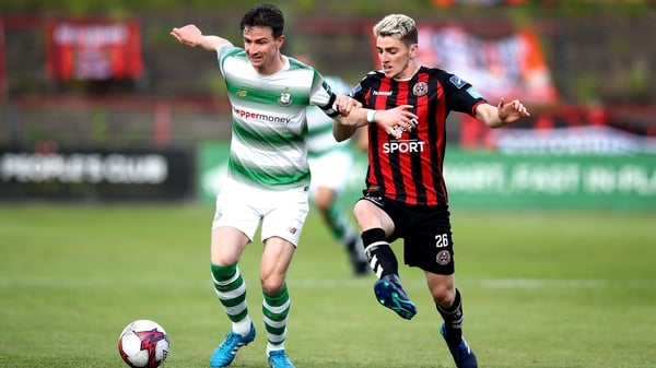 Dylan Watts and Ronan Finn battle for possession