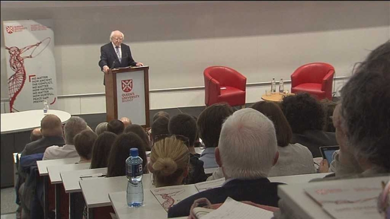 An tUachtarán ag tabhairt léacht Harry Holkeri i mbliana in Ollscoil na Ríona,Béal Feirste.