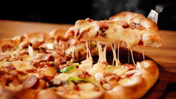 Chicken, Garlic and Tomato Pizza