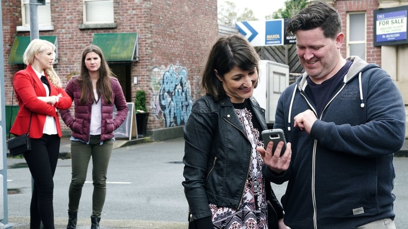 Laura and Hayley misinterpret Damien's lunch with Melanie on Fair City