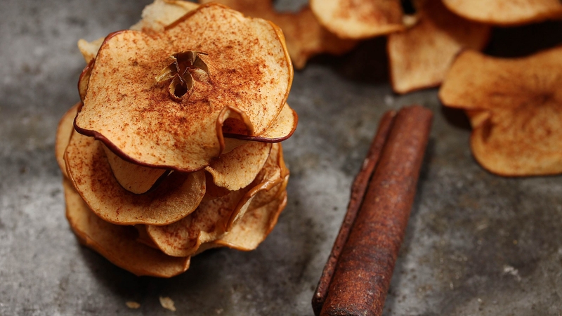 Apple and Cinnamon Crisps