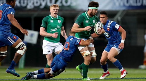 Romain Ntamack tackles Caelan Doris