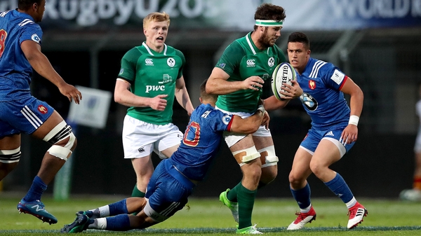 Romain Ntamack tackles Caelan Doris