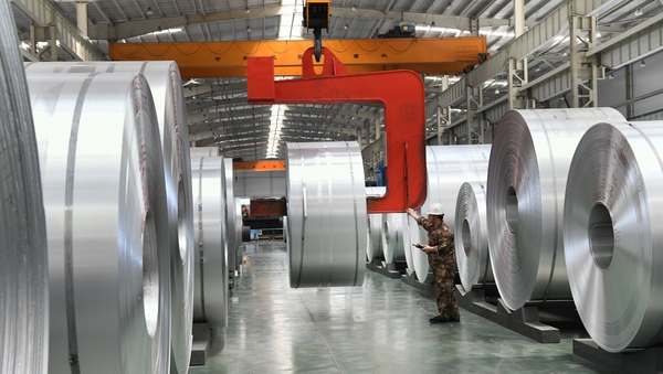 Australia has imposed an immediate ban on exports of alumina and aluminium ores, including bauxite, to Russia