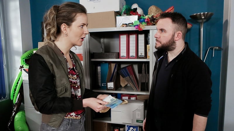 Charlotte finds envelope stuffed with cash on Fair City