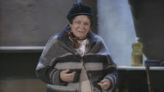Anna Manahan on stage as Mag in 'The Beauty Queen of Leenane' (1998)