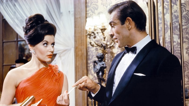 Eunice Gayson and Sean Connery in Dr No