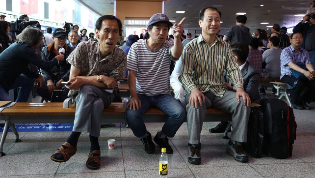 South Koreans watch on a screen reporting on the leaders' meeting at the Seoul Railway Station