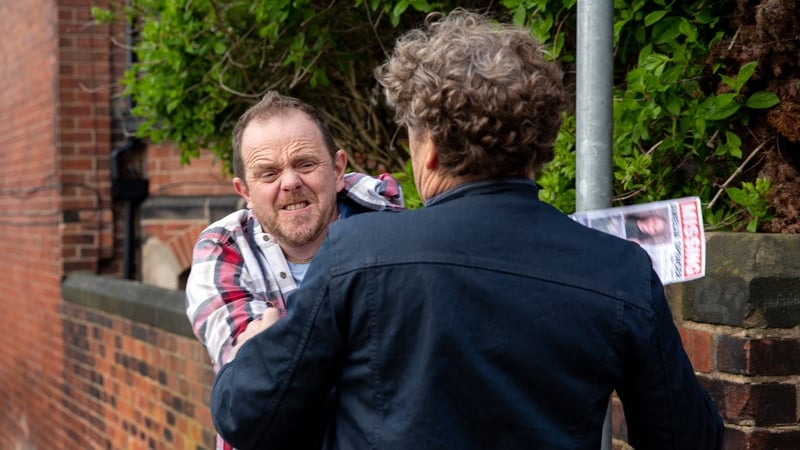 Dan attacks Daz on Emmerdale