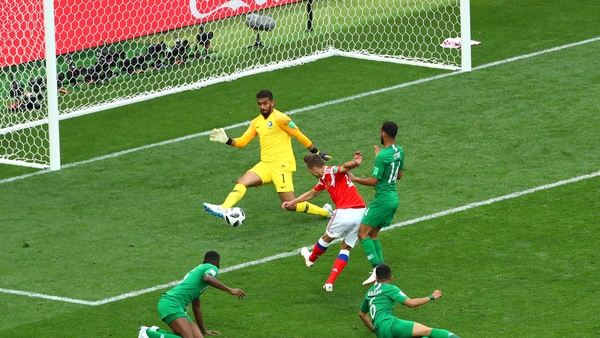 Denis Cheryshev scores Russia's second goal