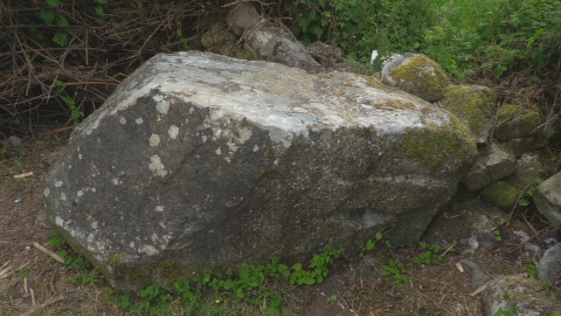 Carraig Aifrinn aimsithe arís i gCúil Each i nGaillimh