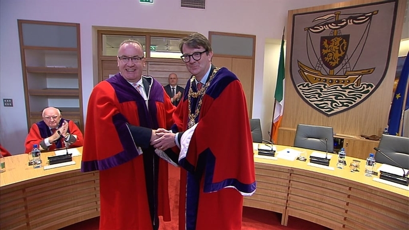 The new Galway Mayor Niall McNeilis (R) pictured as he receives the mayoral chain from outgoing mayor Pearse Flannery
