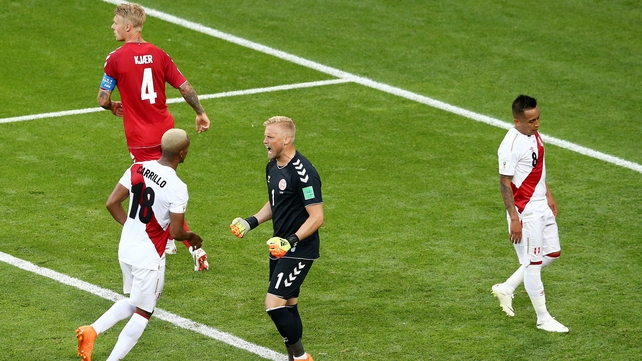 Kasper Schmeichel celebrates following Christian Cueva's missed penalty