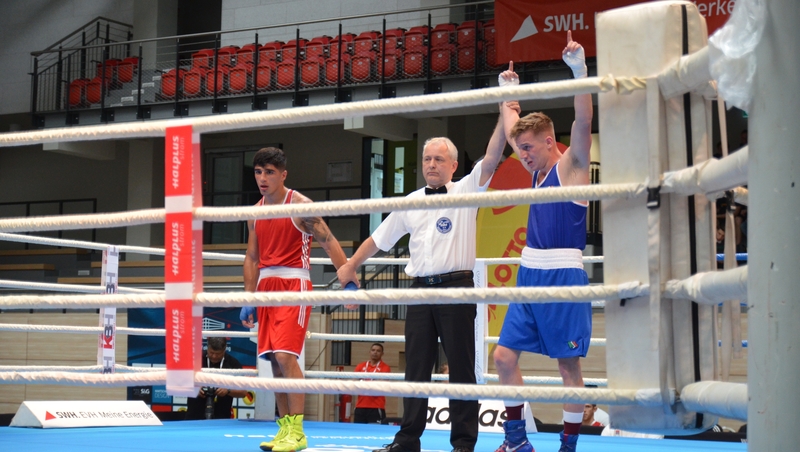 Wayne Kelly (blue) after today's win