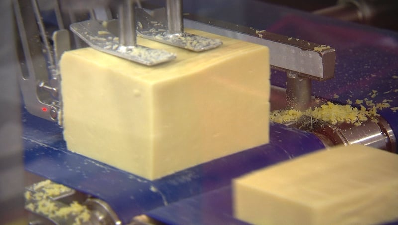 Irish farmers and dairies sell 100,000 tonnes of cheese to the UK every year