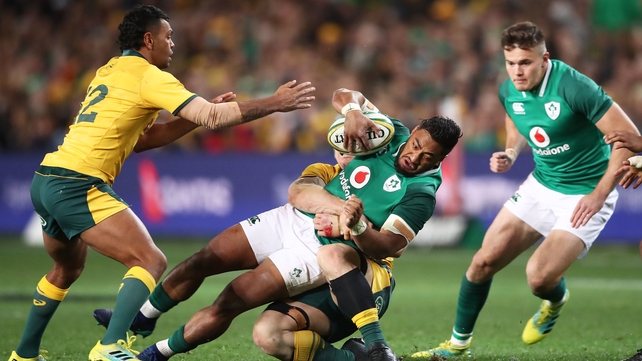 Bundee Aki on the charge