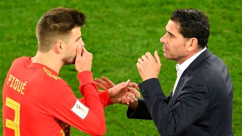 Spain's defender Gerard Pique (L) chats with Spain's coach Fernando Hierro