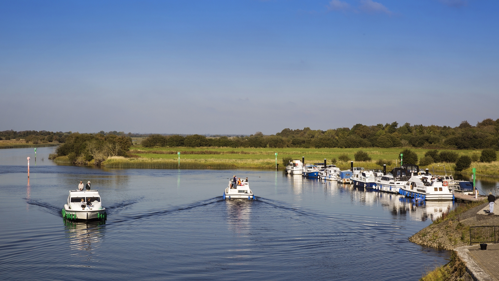 Cruisers passing at Shannonbridge, Co. Offaly