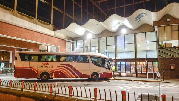 Union warns bus and rail staff won't handle cash