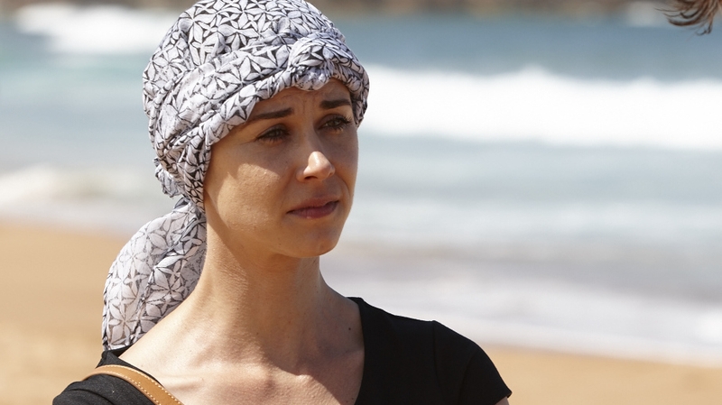 Leah and Roo try to get Maggie to try something new on Home and Away