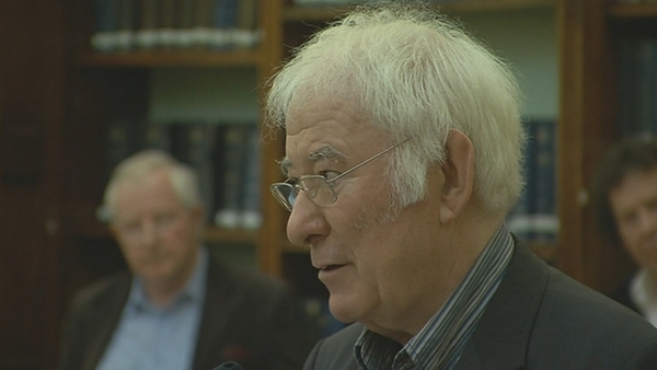 Seamus Heaney at the National Library of Ireland (2011)