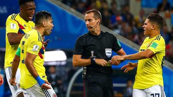 Colombia's Yerry Mina, Radamel Falcao and Juan Fernando Quintero (L-R) harangue referee Mark Geiger