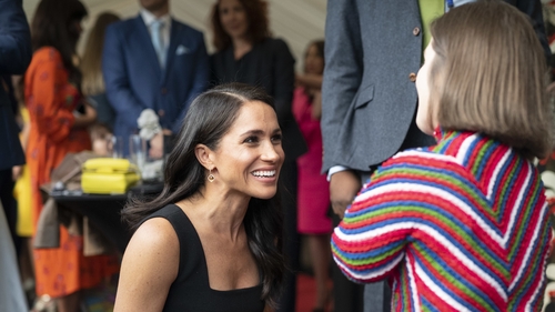 What does one wear when meeting a royal?
