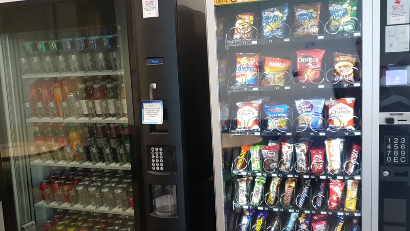 The report says no unhealthy food or drinks should be sold in schools