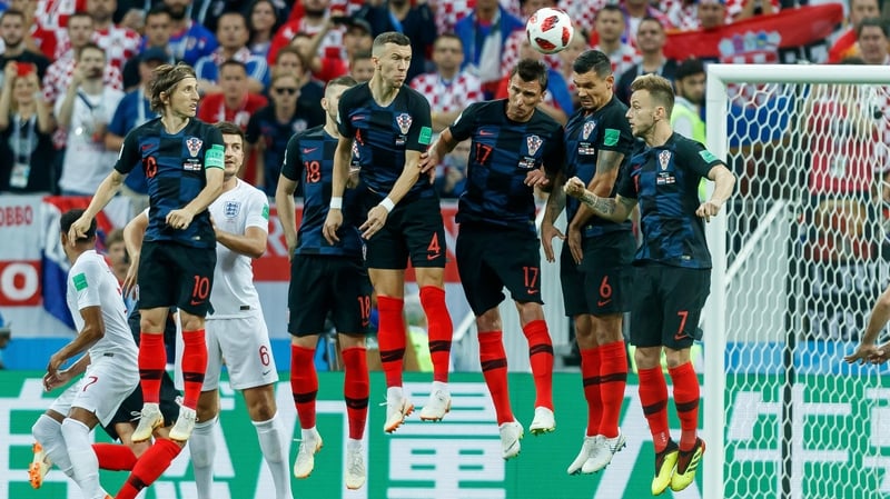 The Croatian wall rises as one... Anatomy of a free-kick