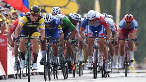 Dylan Groenewegen leads home the riders on stage seven