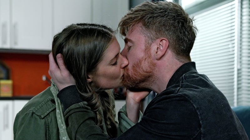Tessa and Emmet reconnect on Fair City