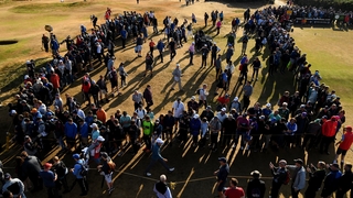 The crowds gather around defending champion Jordan Spieth