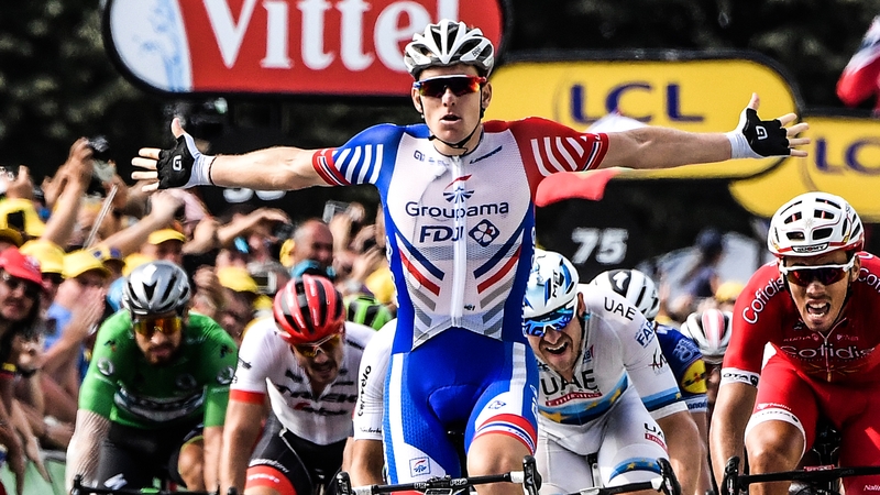 Demare finishes ahead of the pack in Pau