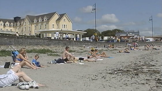 Dublin beach on August Bank Holiday (2003)