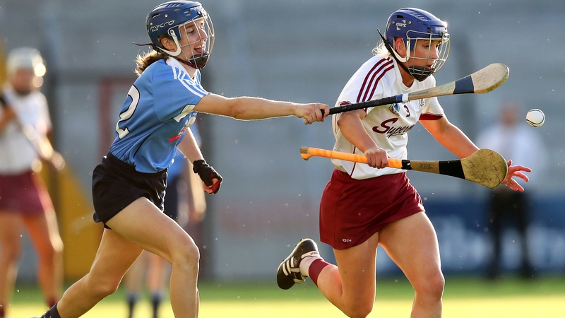 Galway's Niamh Kilkenny brekas clear of Dublin's Doireann Mallany