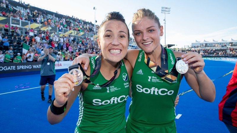 Anna O'Flanagan and Chloe Watkins show off their silver medals