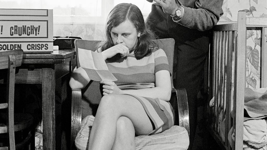 Bernadette Devlin being filmed by RTÉ cameraman Bestick Williams inl 1969 for Irish language programme 'Féach'.
© RTÉ Archives 2143/001
