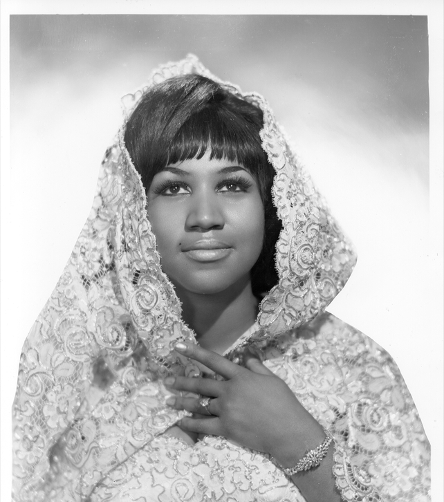 Soul singer Aretha Franklin poses for a portrait wearing a shroud in circa 1967. (Photo by Michael Ochs Archives/Getty Images)