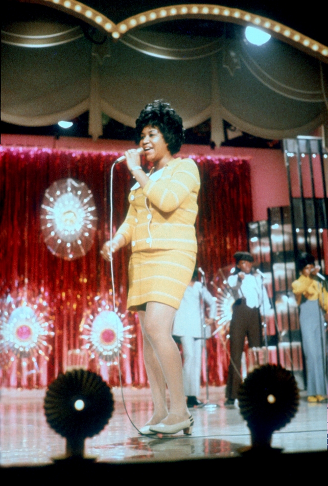 Soul singer Aretha Franklin performs onstage in circa 1965. (Photo by Michael Ochs Archives/Getty Images)