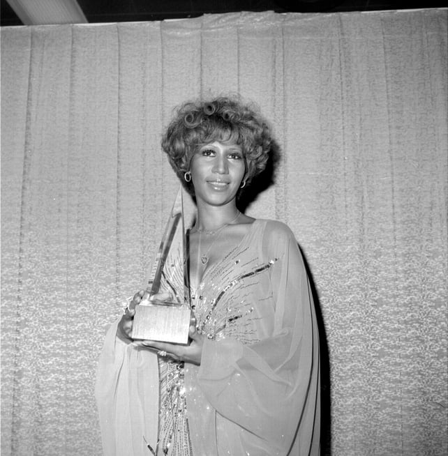 Aretha Franklin poses for a portrait backstage at the American Music Awards holding the trophy that she won for 'Favorite Soul/R&B Artist' at the Santa Monica Civic Auditorium on January 31, 1977.