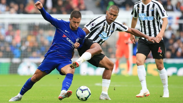 Salomon Rondon (C) challenges Chelsea's Belgian midfielder Eden Hazard