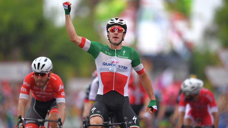 Elia Viviani celebrates his victory