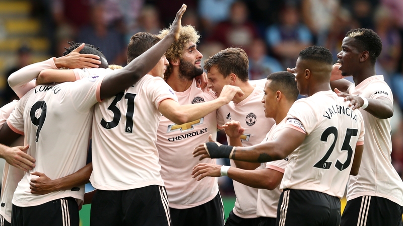 Manchester United players mob Romelu Lukaku after his first goal