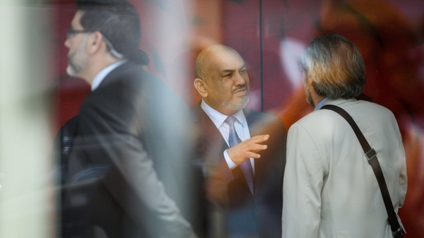 Yemen's foreign minister Khaled al-Yamani (C) speaks with members of his delegation in Geneva