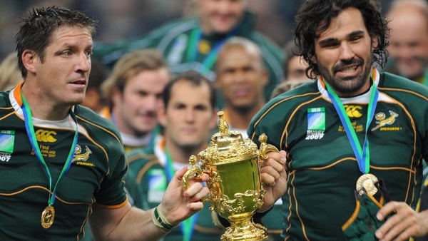 Matfield (r) with the Webb Ellis cup in 2007