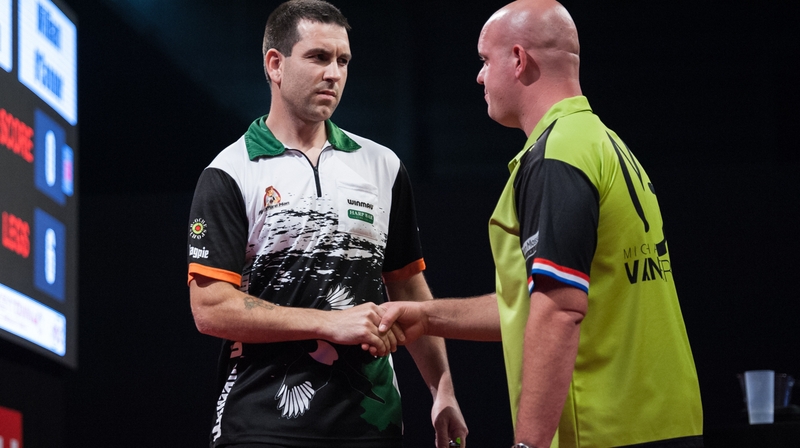 Willie O'Connor shakes hand with Michael van Gerwen