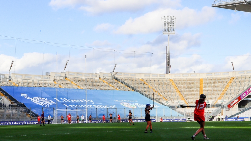 Orla Cotter takes aim for what turned out to be the winning point