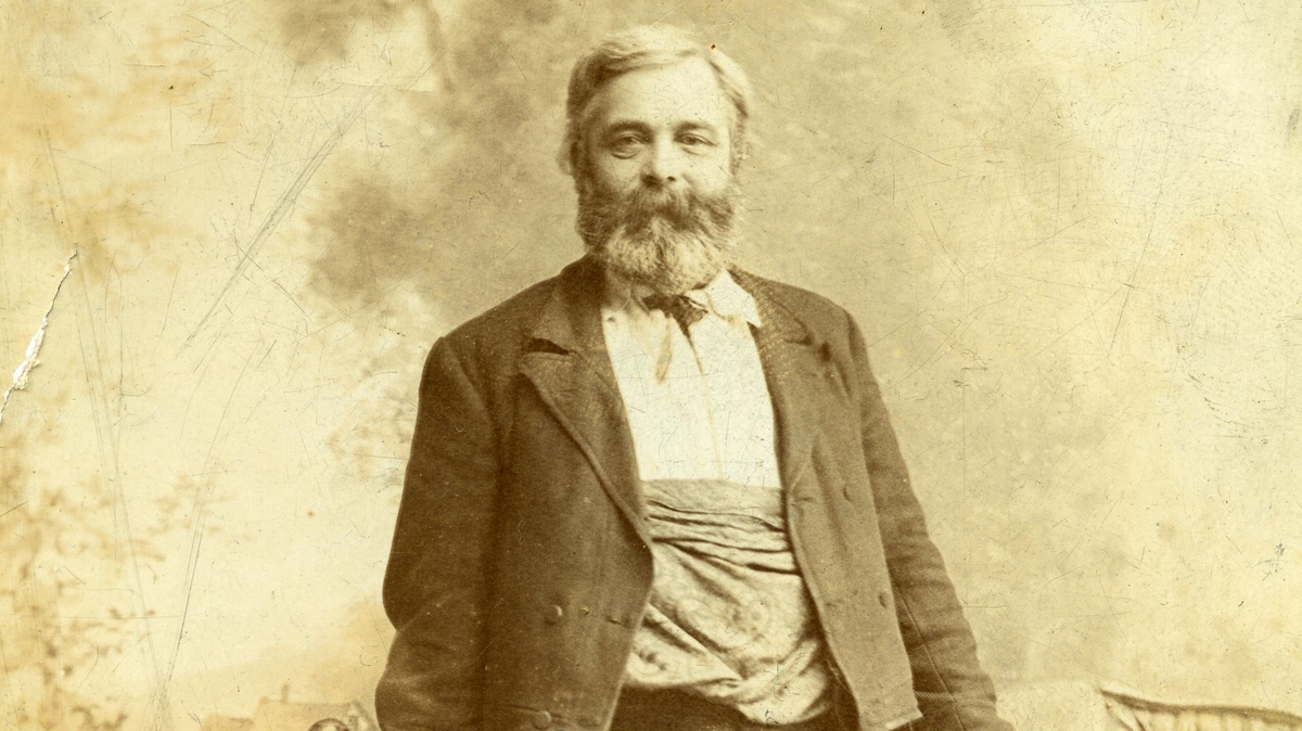 Dónal Ó hAiniféin; Comóradh Mhichíl Ciosóig